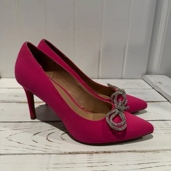 Elegant BCBGeneration Pink Heels with Bow Accent Size 9M - Picture 4 of 9